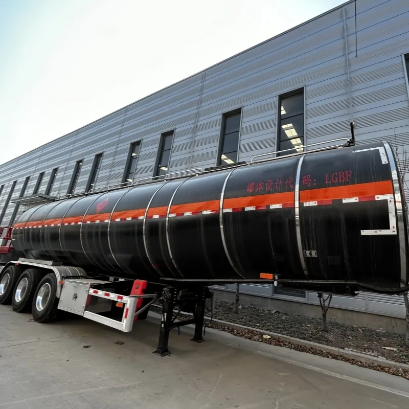 Heated asphalt tanker Asphalt tanker semi-trailer 20-foot pneumatic cement tanker Skeleton transporter