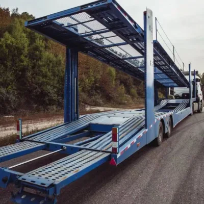 Three-axle double-decker car transporter
