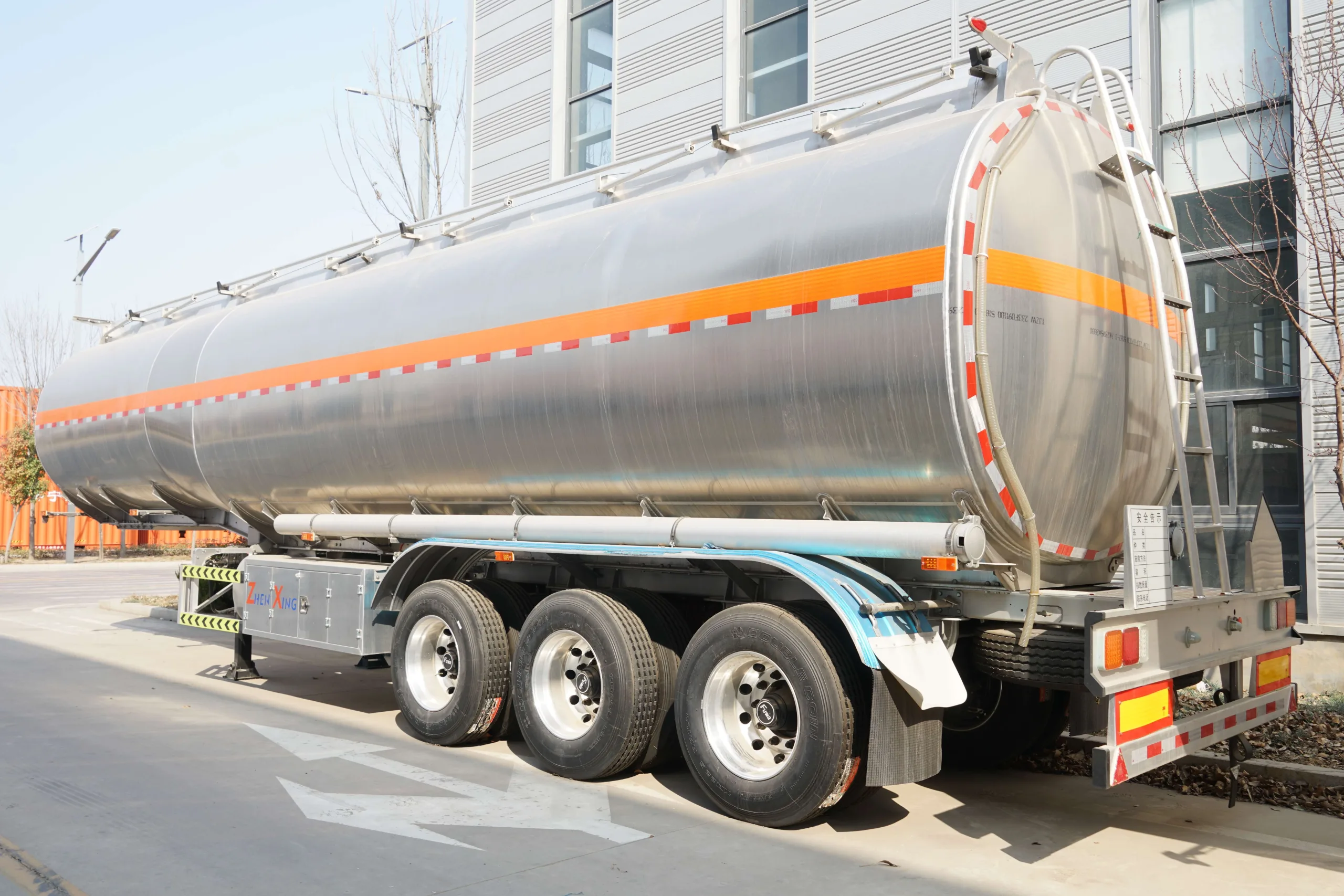 Aluminum-alloy-tank-transport-semi-trailer-xq2-1-scaled