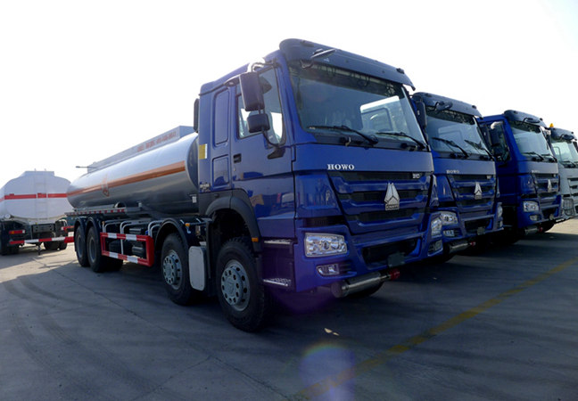 Howo-8x4-Oil-Tank-Truck-1