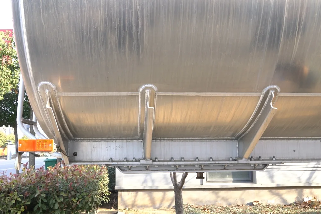 Aluminum-alloy-tank-transport-semi-trailer-xj1-jpg