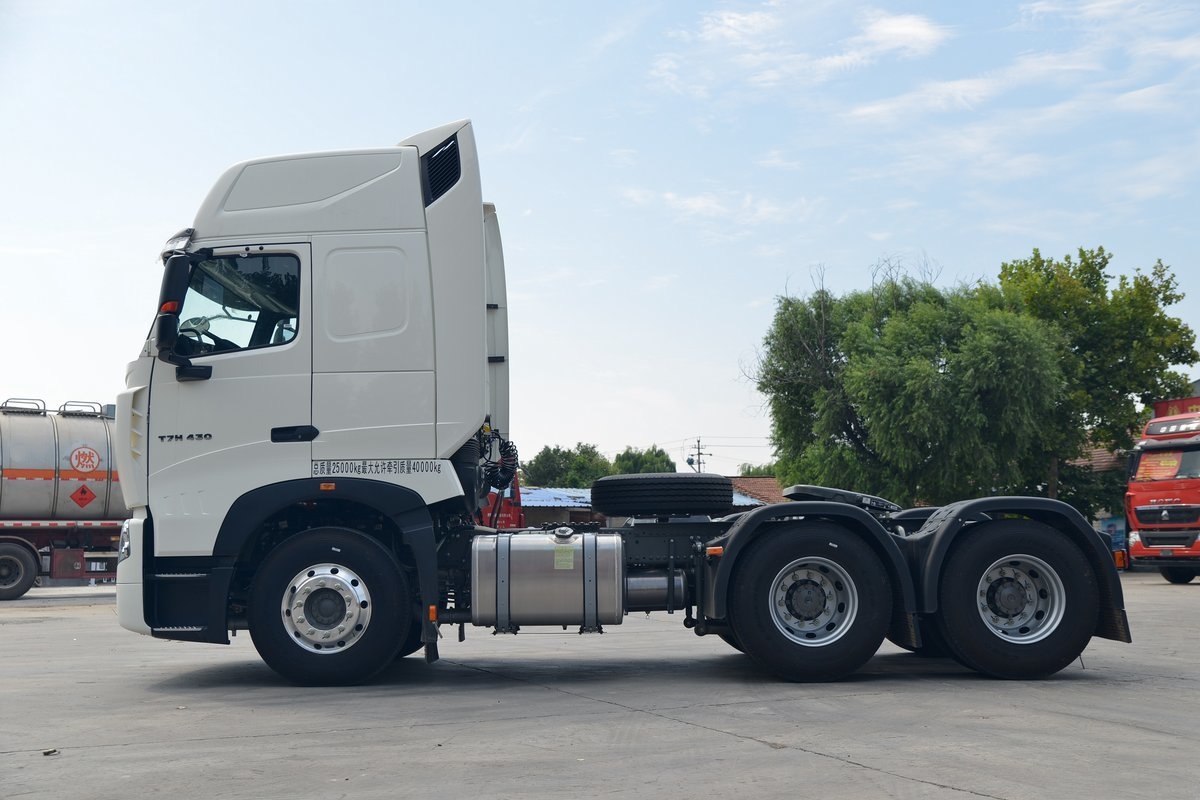 HOWO-T7H-430-6X4-Tractor-Truck5