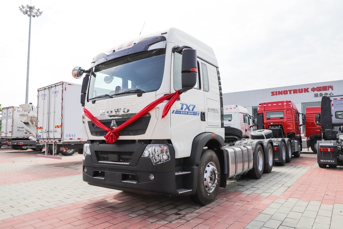 HOWO-TX-400-Dangerous-Goods-Tractor-Truck3